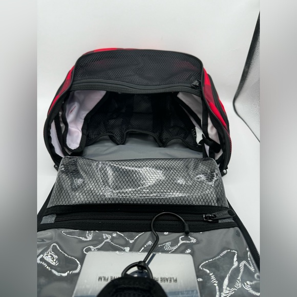 L.L. Bean Medium Toiletry Travel Bag - Picture 3 of 16